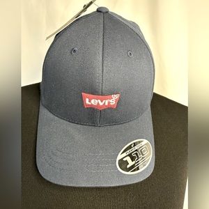 LEVI'S® LOGO FLEX FIT BASEBALL HAT. NWT.